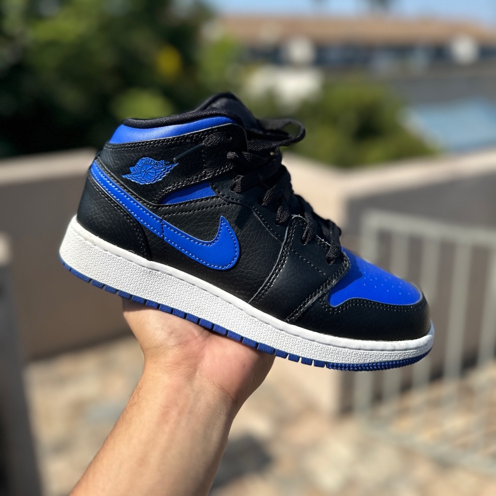USED Jordan 1 Mid ‘Royal’ Size 6Y